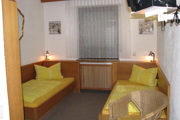 Room 11 of 34