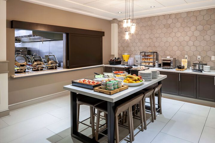 Breakfast area