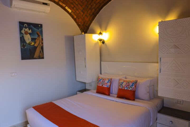 Room 2 of 38
