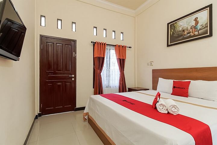 Room 4 of 12