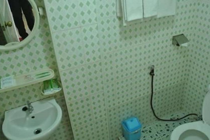 Room 6 of 15