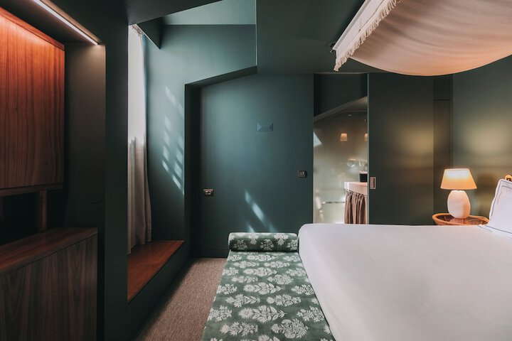Room 14 of 66