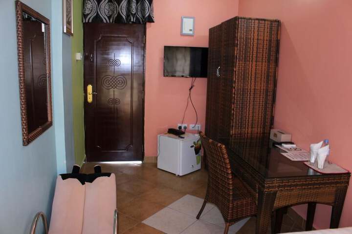 Room 9 of 29