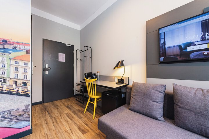 Room 38 of 65