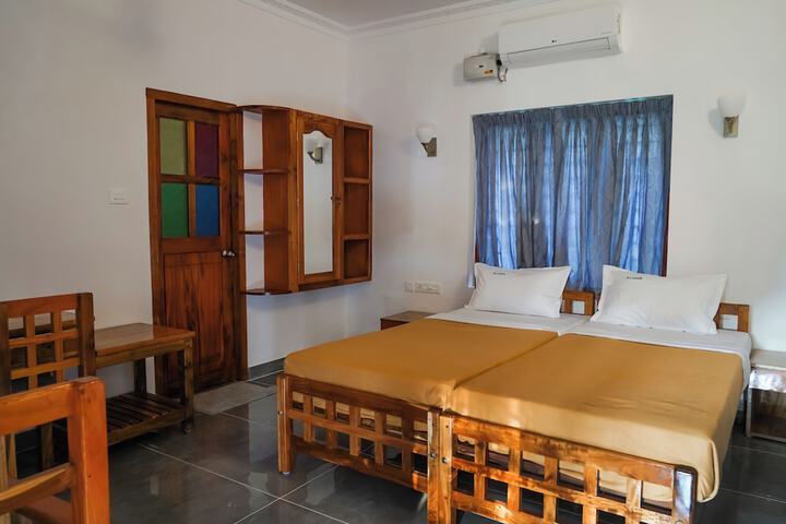 Room 8 of 20