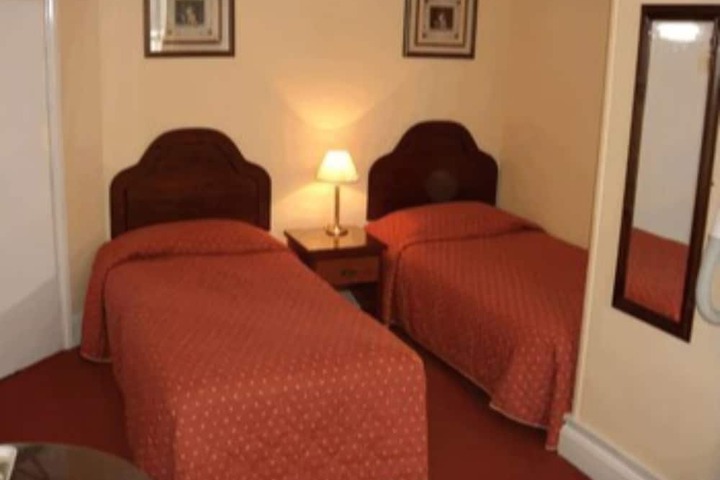 Room 4 of 39
