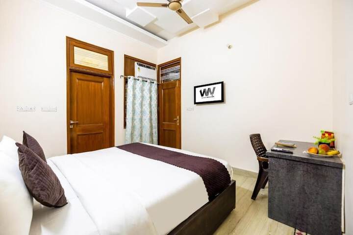 Room 11 of 20