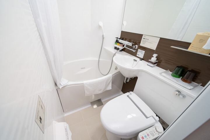 Room 32 of 128