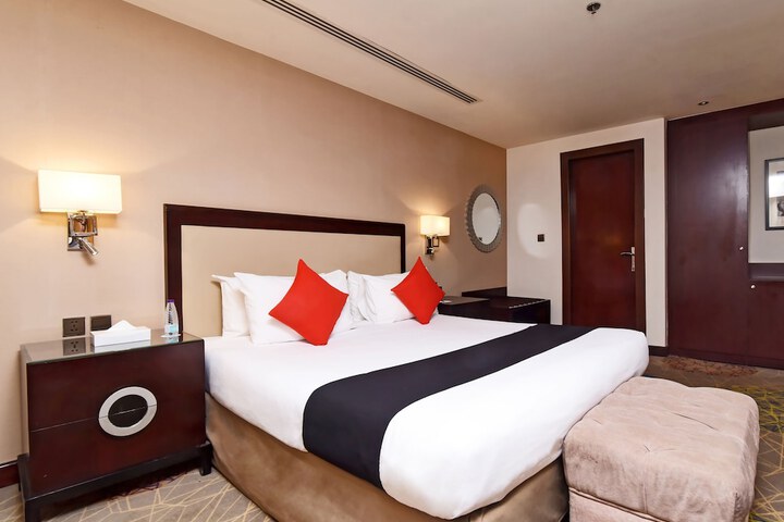 Room 32 of 61