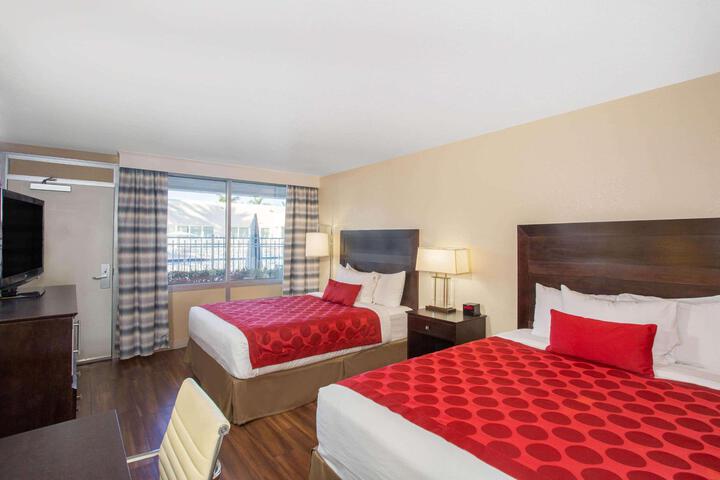 2 Queen Beds (4 of 15)