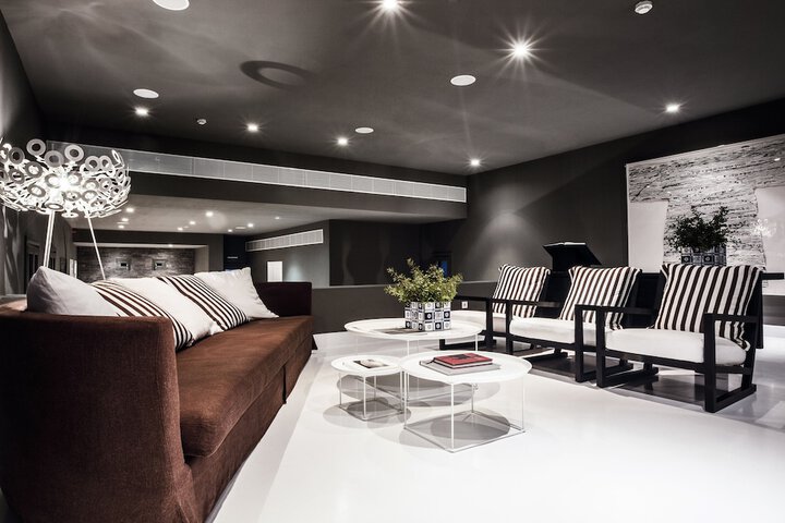 Entrance & Lobby