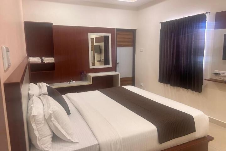 Room 4 of 37