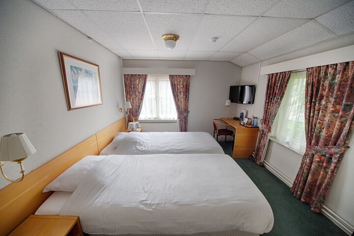 Room 6 of 44