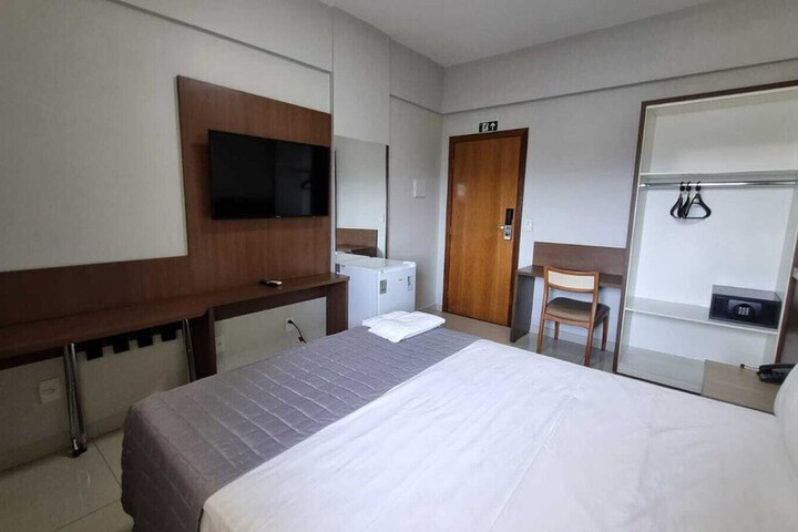 Room 11 of 19