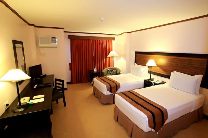 Room 3 of 43