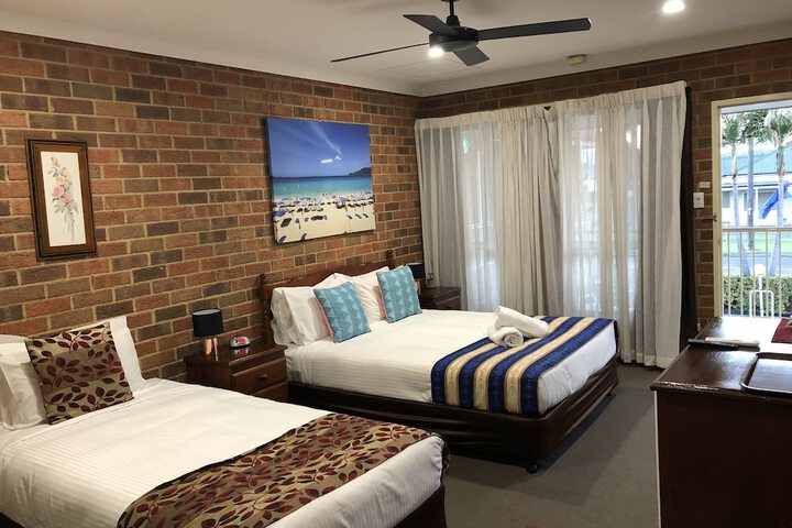 Room 5 of 103