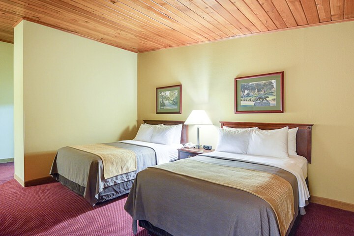 2 Double Beds (4 of 5)
