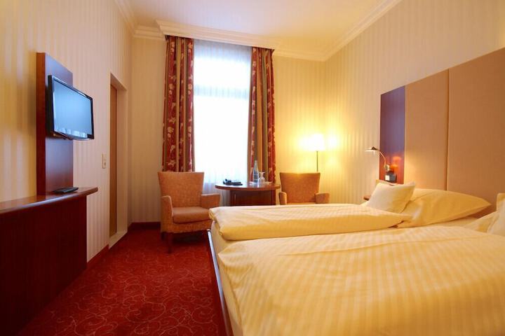 Room 4 of 42