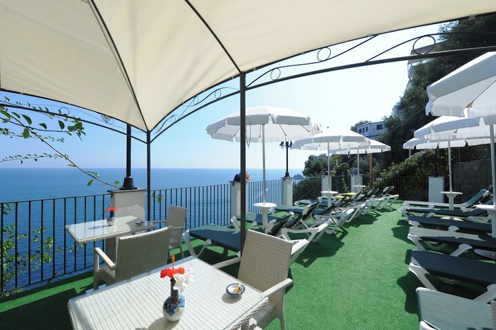 Sundeck 115 of 158