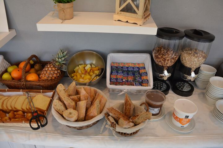 Breakfast/Coffee Service 23 of 32