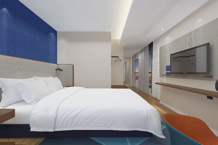 Room 3 of 32