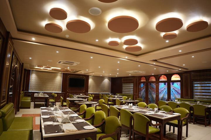 Dining 10 of 13