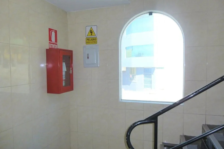 Room 10 of 12