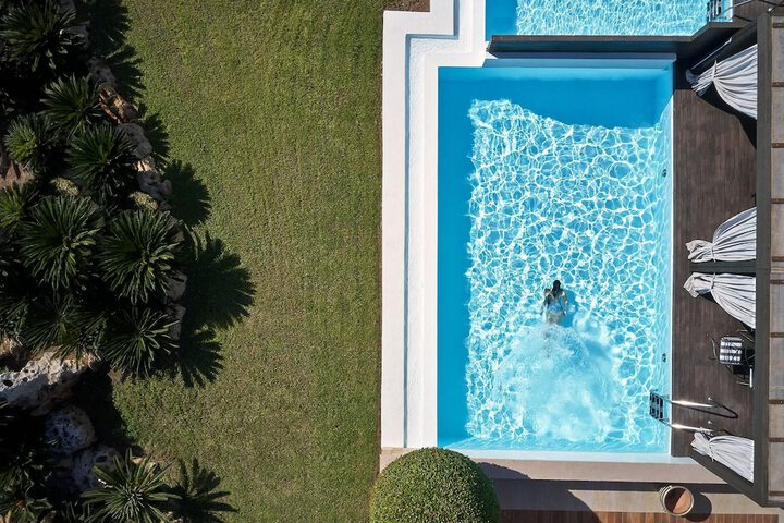 Pool 108 of 253