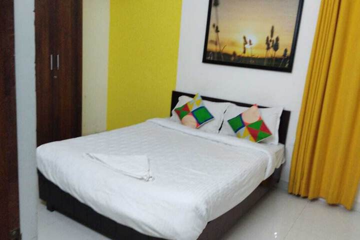 Room 5 of 12