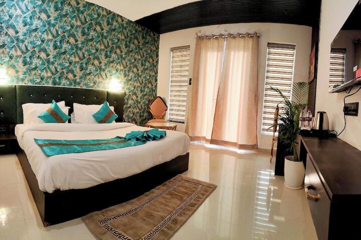 Room 7 of 25