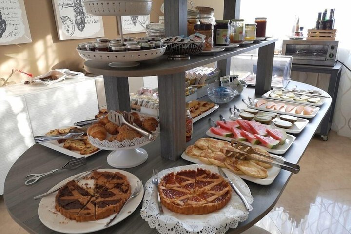 Breakfast/Coffee Service 33 of 47
