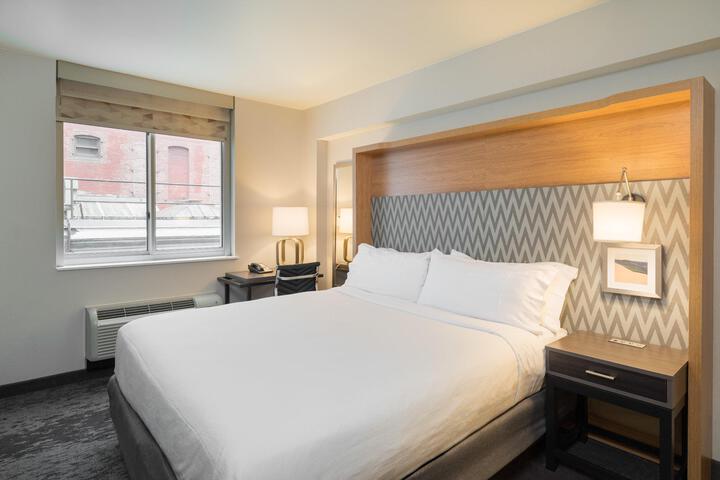 Standard Room, King or Two Doubles (8 of 10)