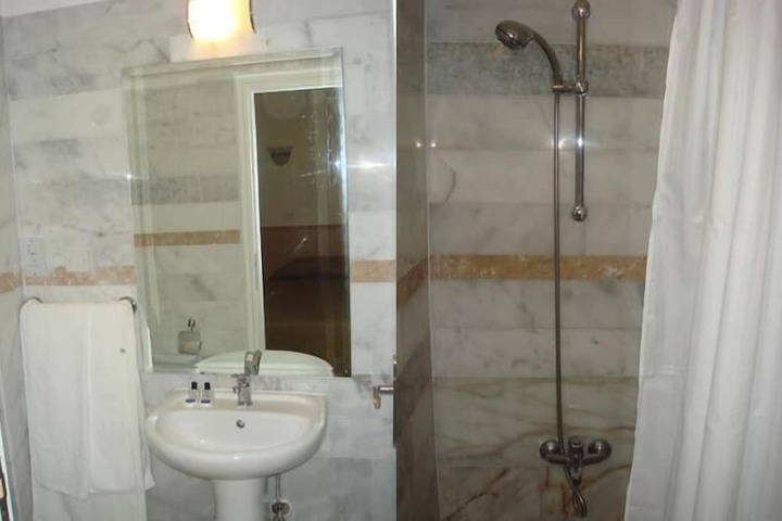 Room 6 of 19