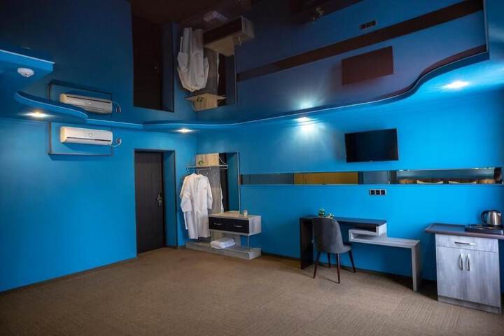 Room 14 of 40