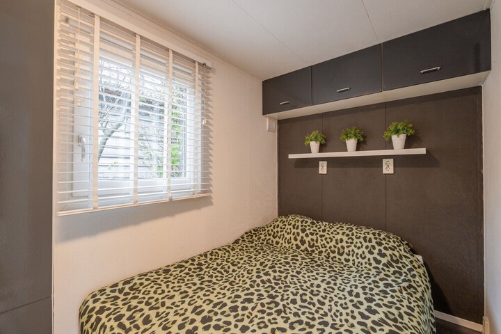 Room 2 of 38