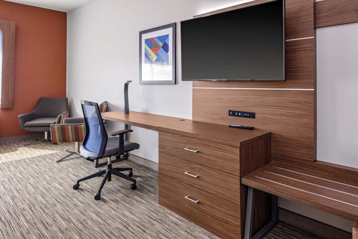 1 King Suite (3 of 8)