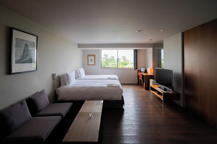 Room 12 of 25