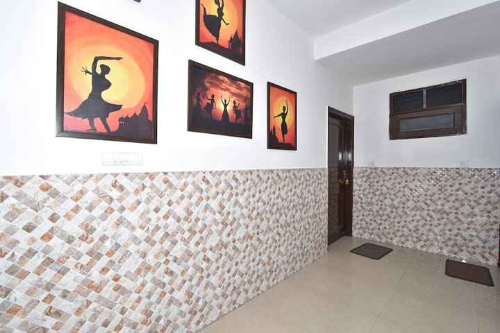 Room 11 of 25