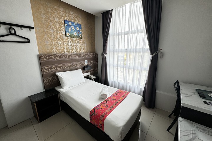 Room 13 of 30