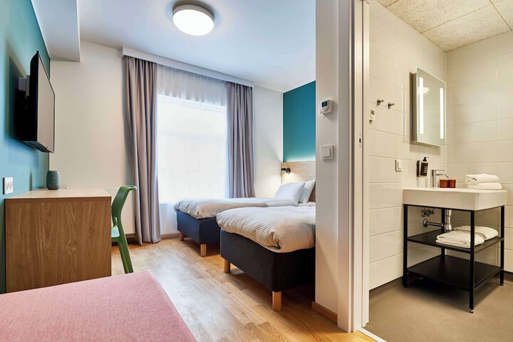 Room 7 of 31