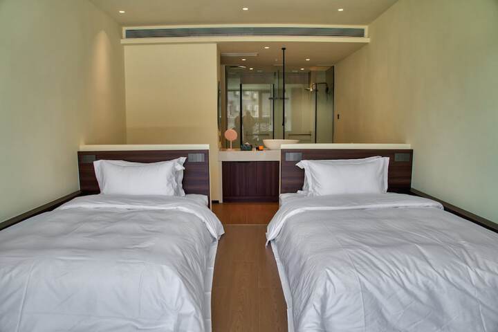 Room 12 of 68
