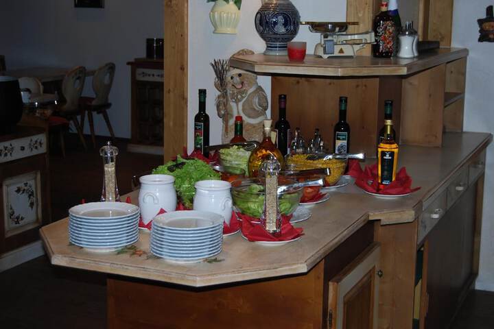 Dining 17 of 27