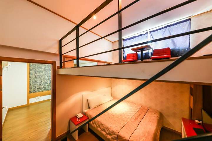 Room 27 of 47