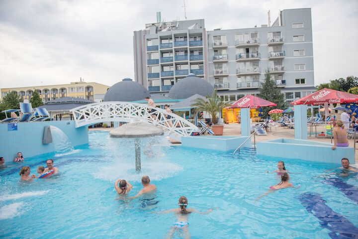 Pool 70 of 171