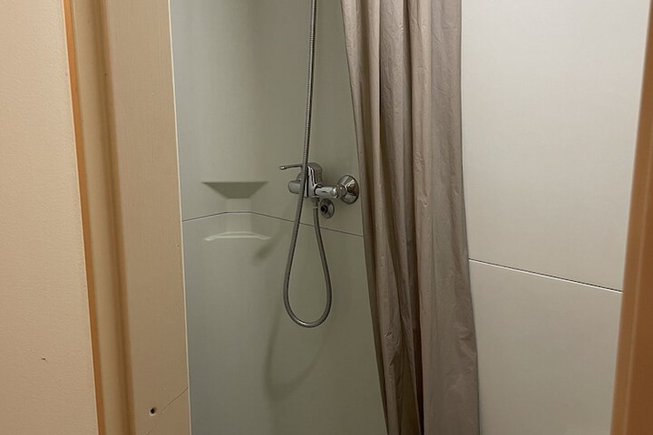 Room 45 of 77