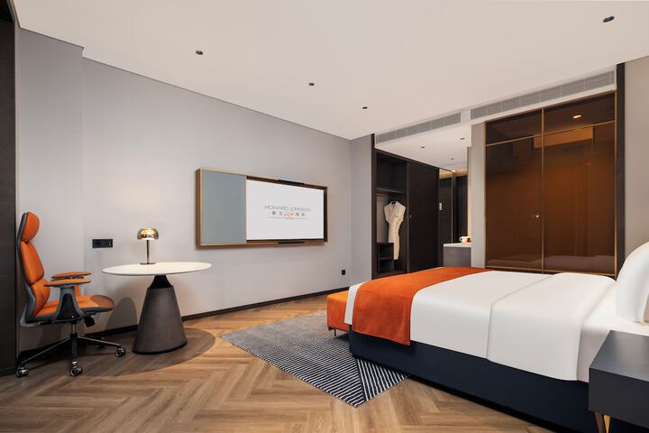 Room 27 of 46