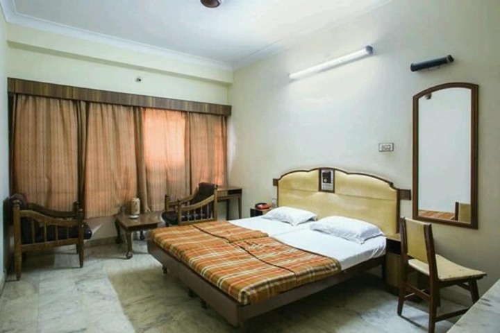 Room 5 of 12