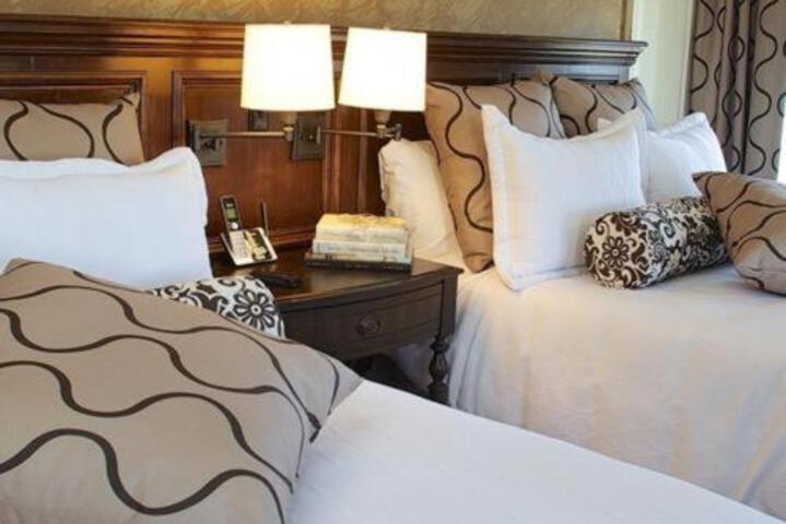 2 Queen Beds (23 of 37)