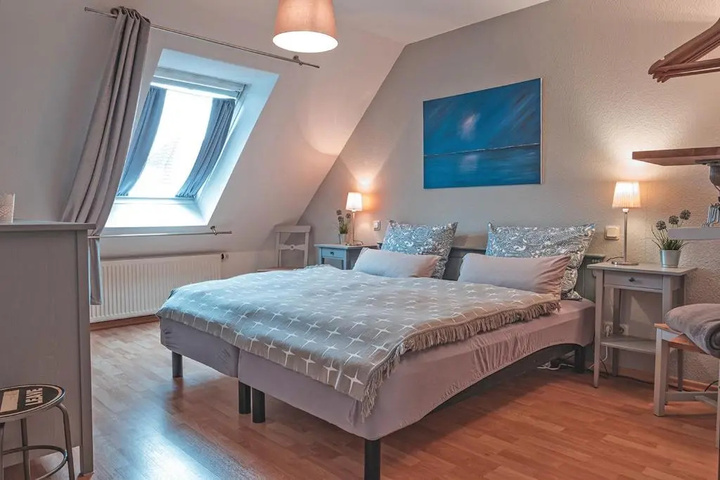 Room 2 of 16