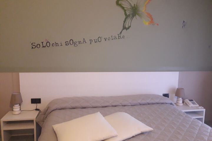 Room 16 of 34